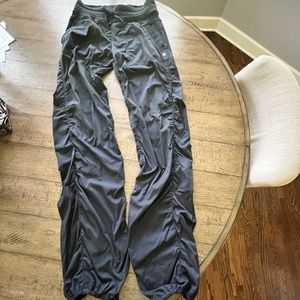 Lululemon parachute pants in black size 6 TALL